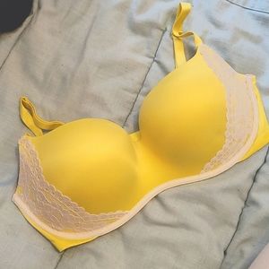 Like New Balconet Victoria Secret 36DD